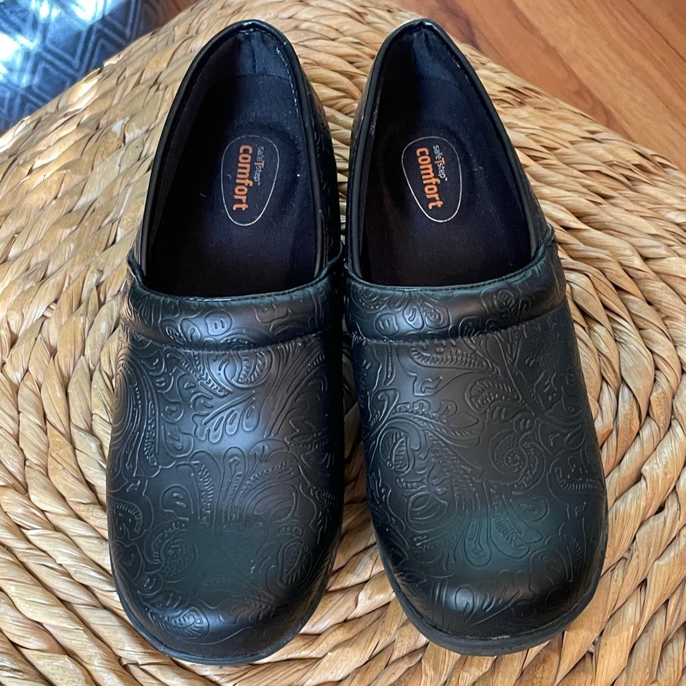 Safe T Step Comfort Paisley Embossed Leather Clogs